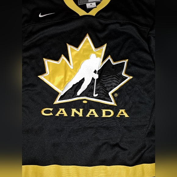 2013 IIHF Nike Team Canada Nike Live Strong hockey jersey - Picture 5 of 10